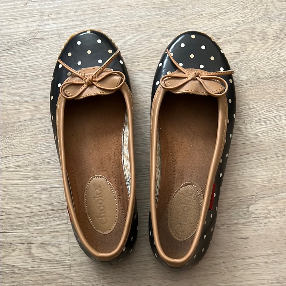 Chooka Black and Tan polkadot Flats waterproof and super cute ✨